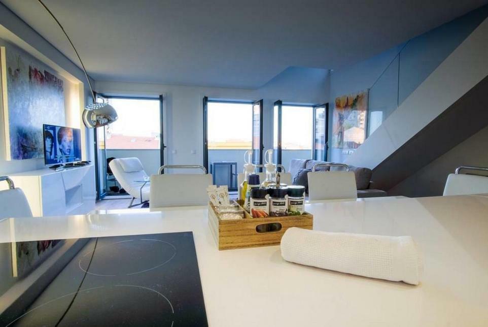 Stylish Duplex Downtown Apartment ポルト エクステリア 写真